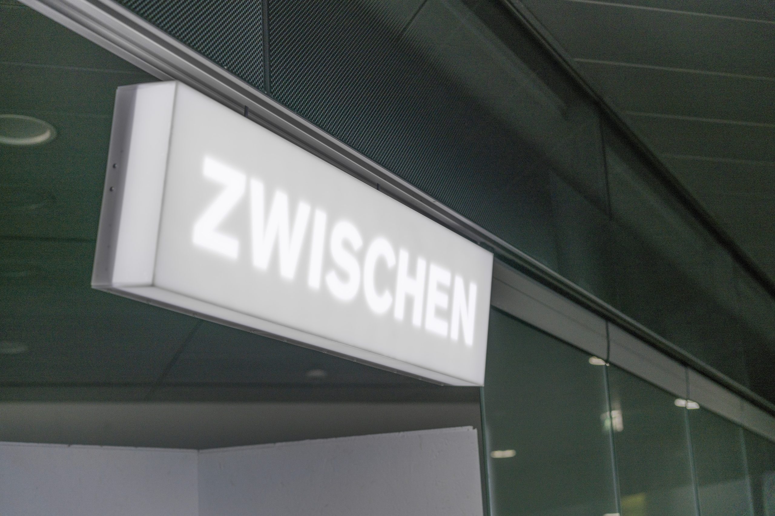 Zwischen